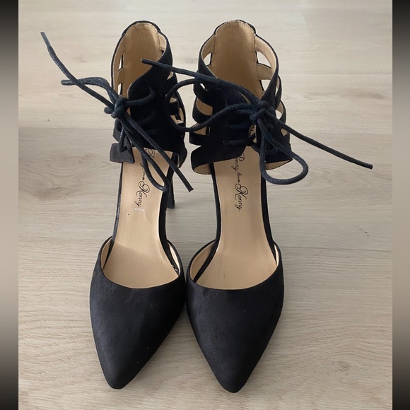 Black heels - Picture 1 of 3